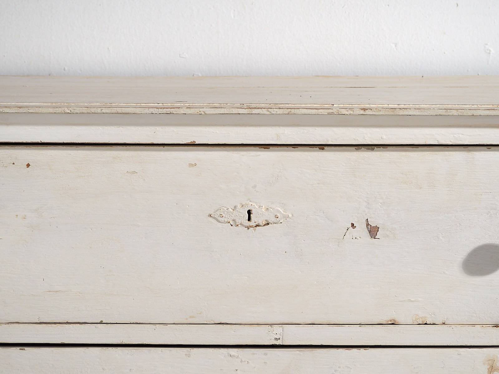 Antique white chest of drawers (c.1920)
