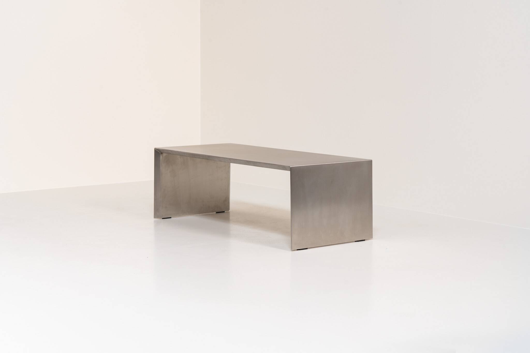 Table basse en acier inoxydable brossé