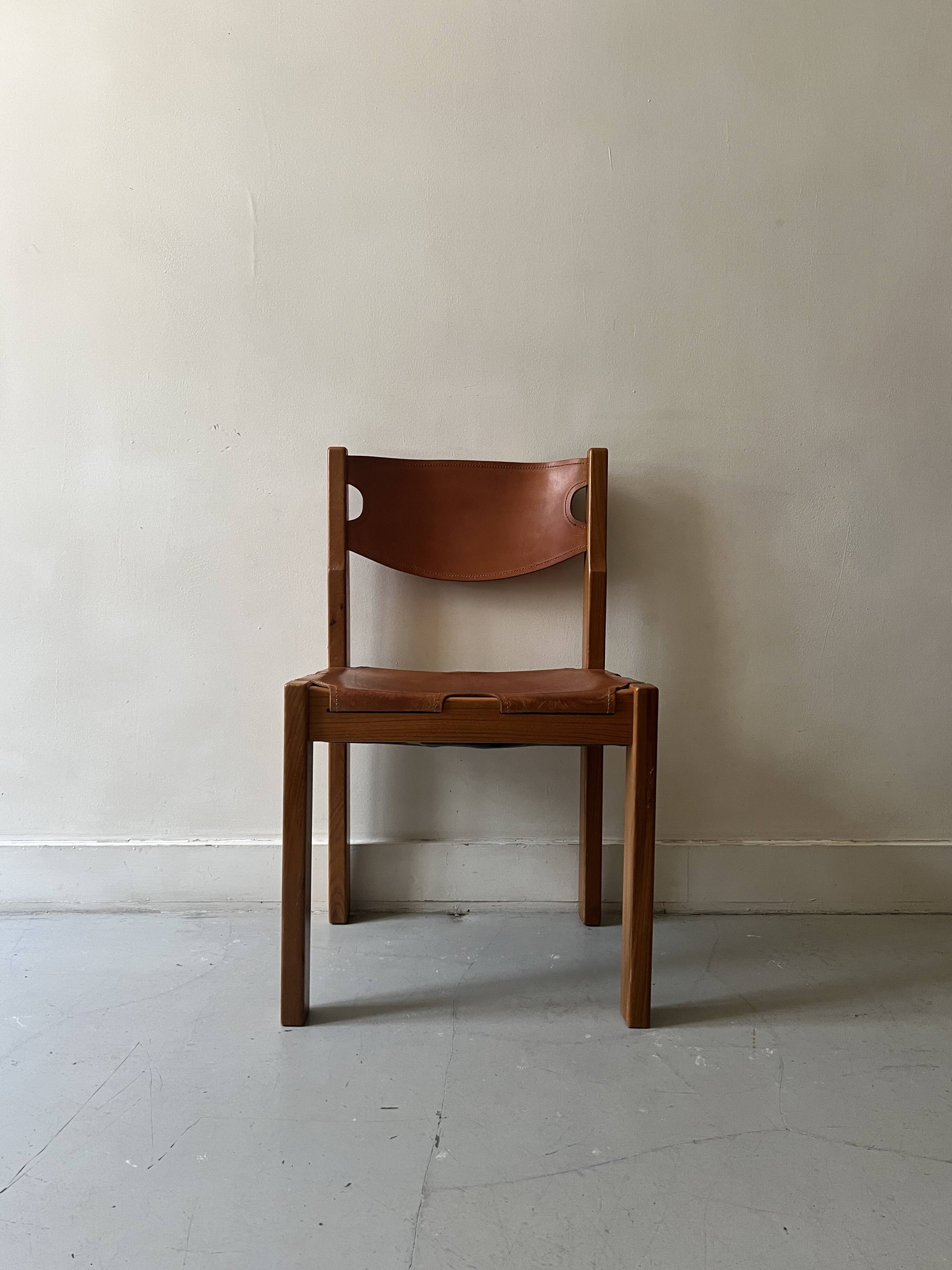 Chaise en bois d'orme et cuir camel Maison Regain, design France