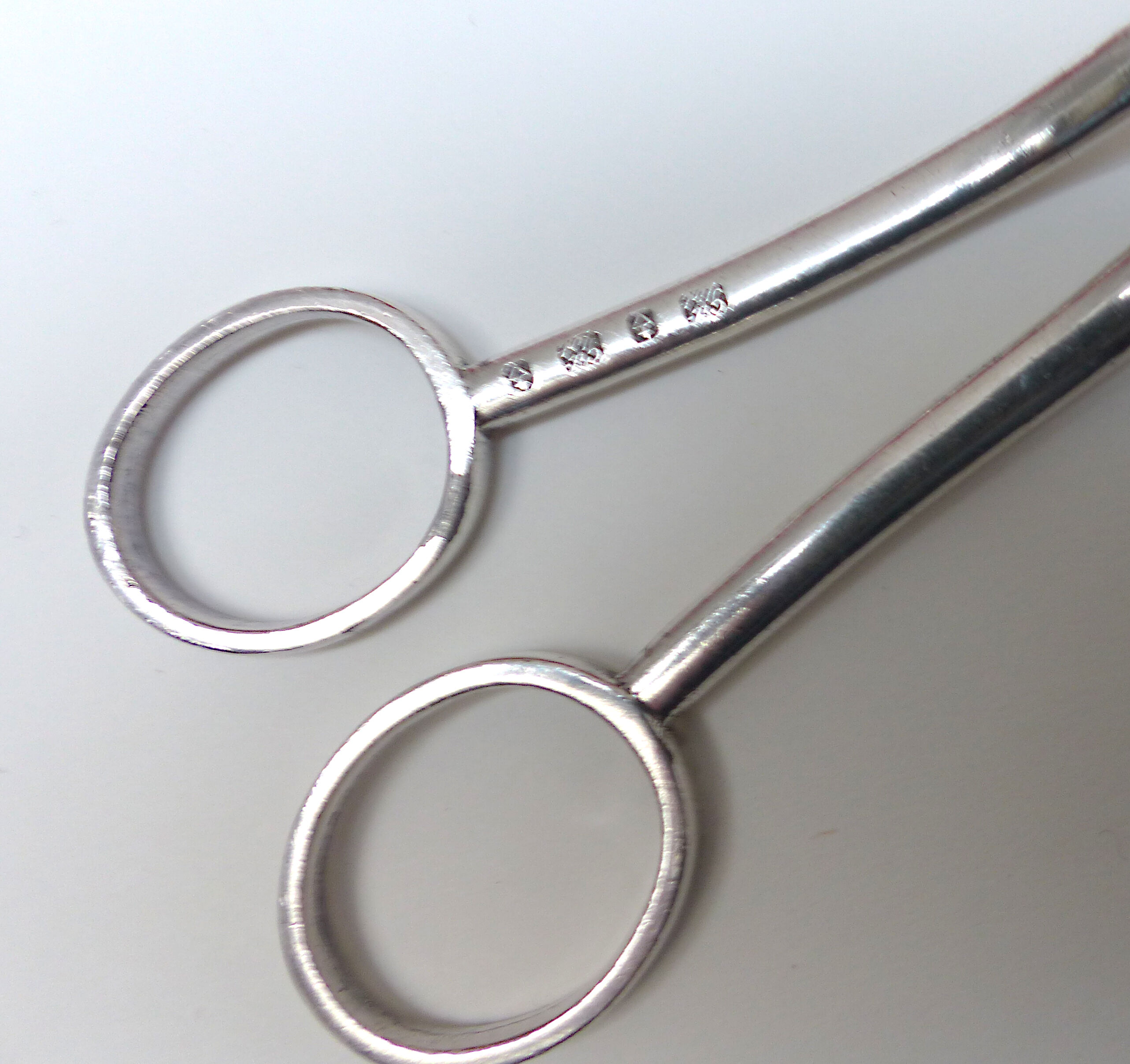 Silver-plated metal grape scissors with stamps