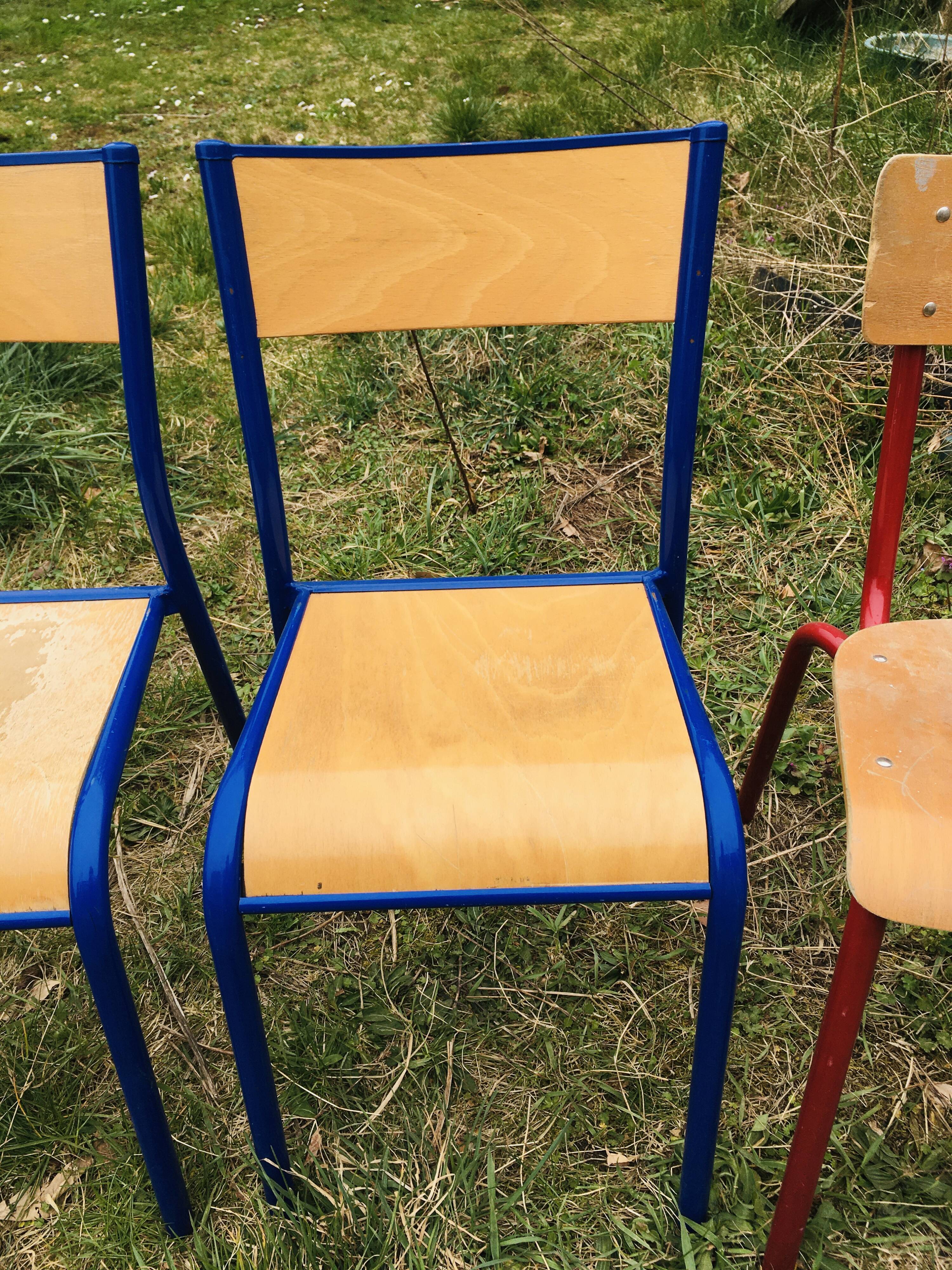 Set of 5 school chairs years '70 in red and blue