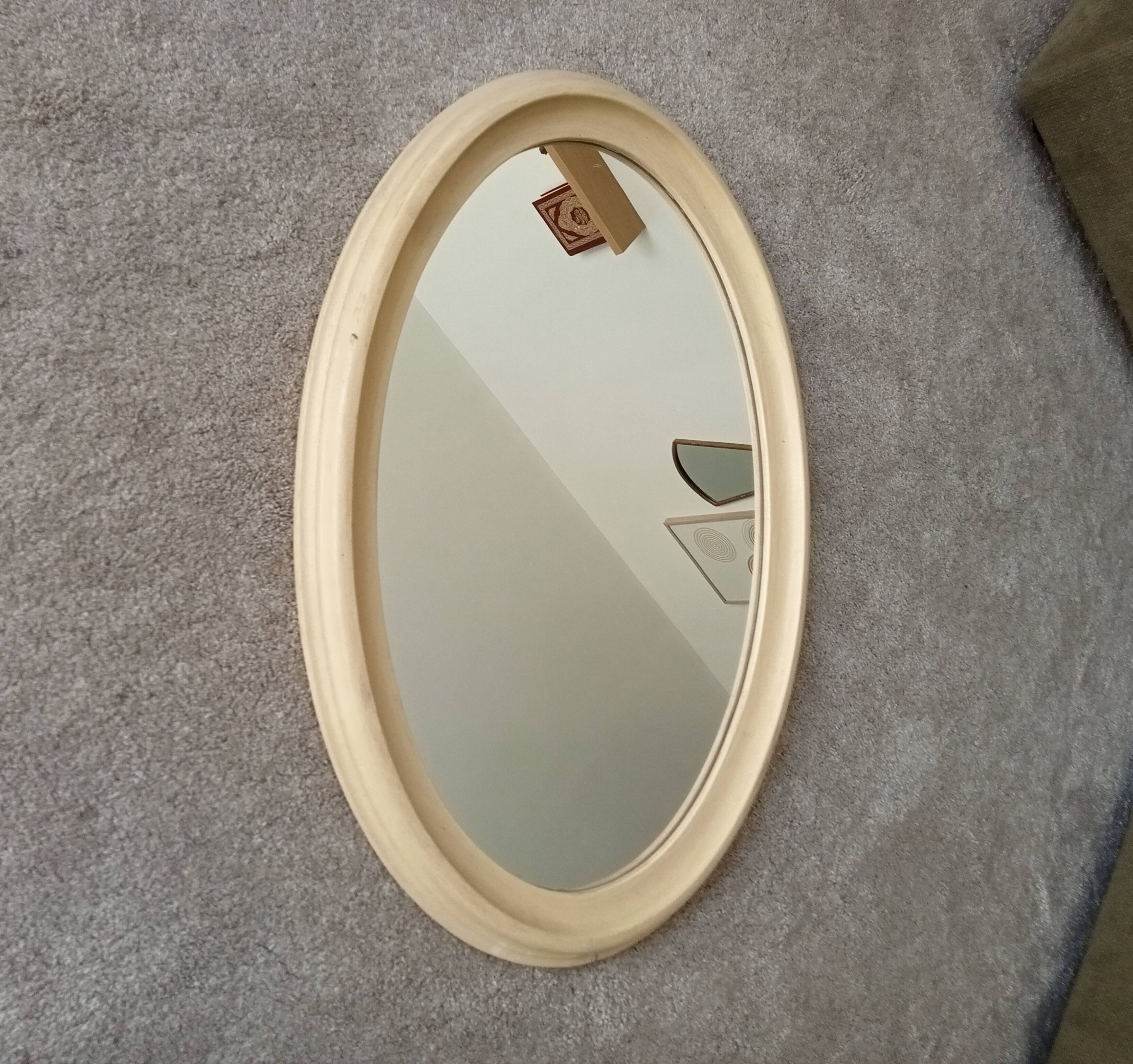 Miroir ovale vintage en bois patiné