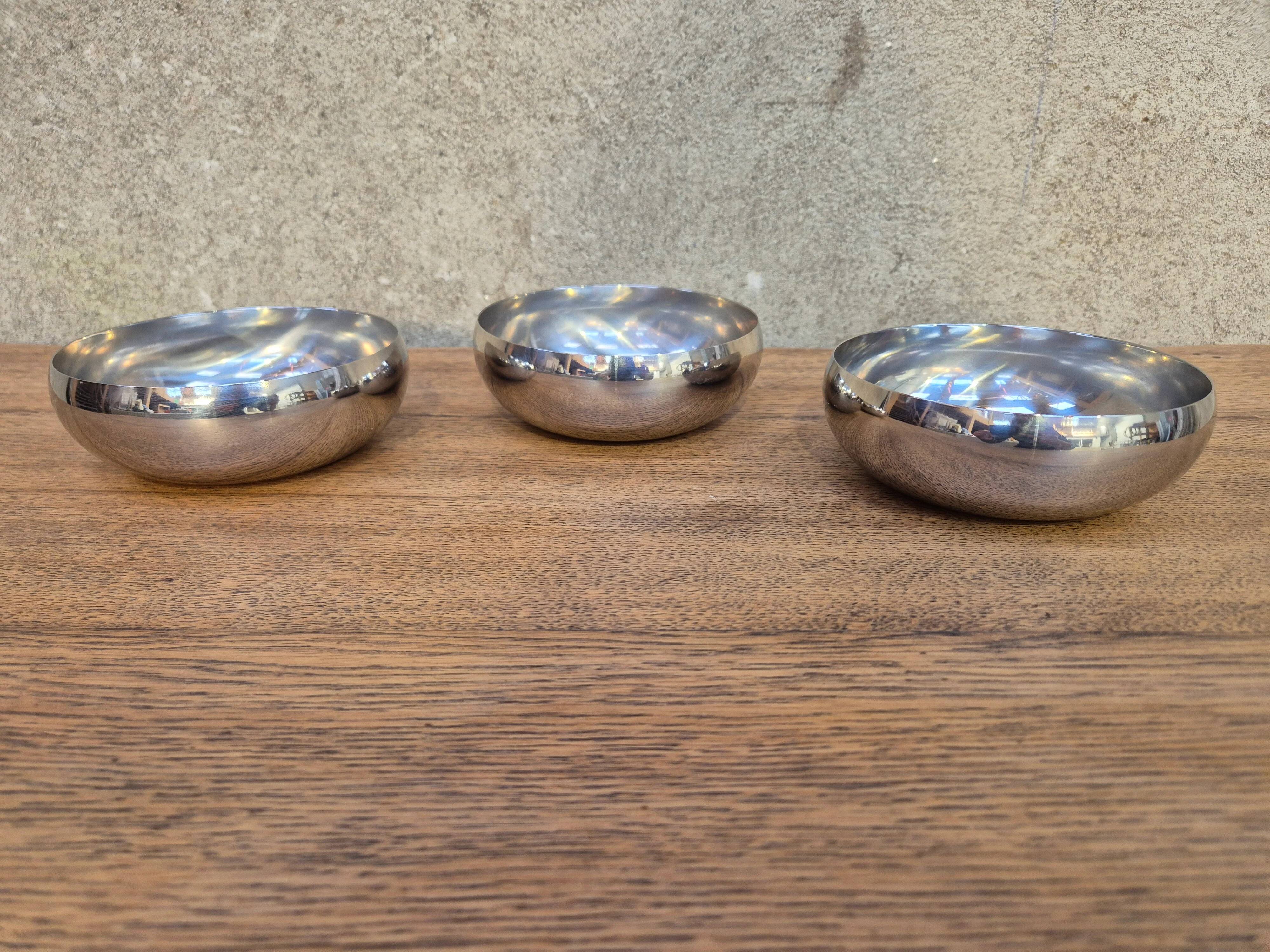 Stainless steel fruit bowls