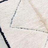 Beni Ouarain Moroccan Berber carpet with diamonds engraved in the weft 2.18x1.21m