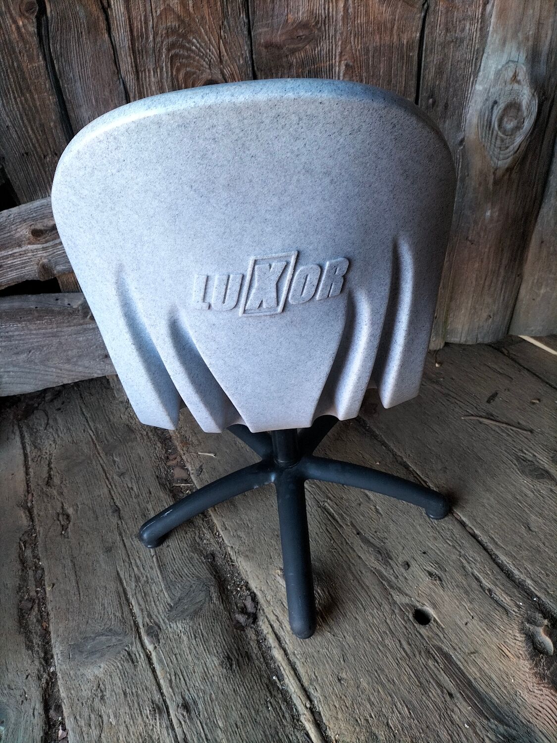 90's waiting chair