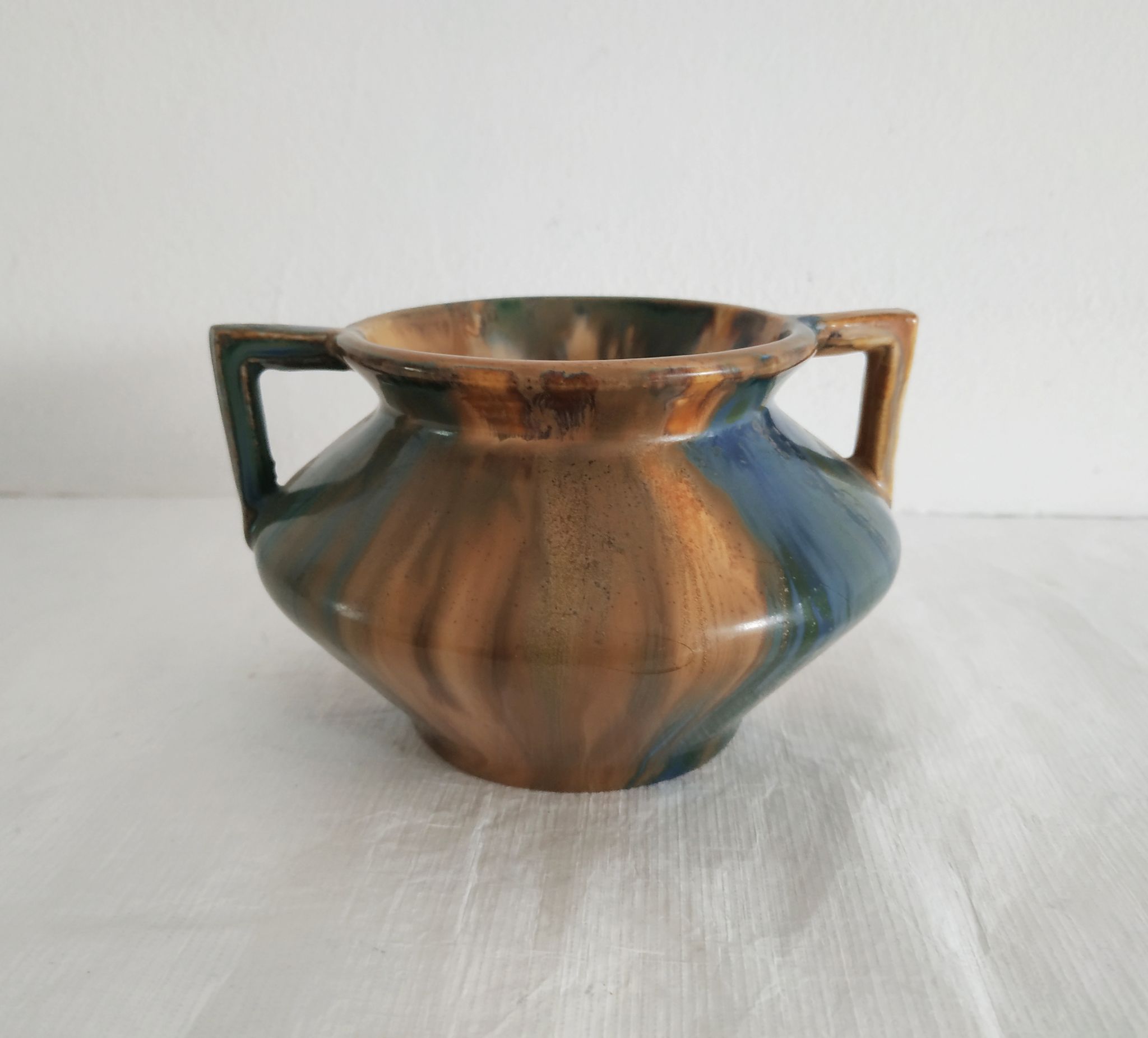 Small vintage vase pansu with two handles