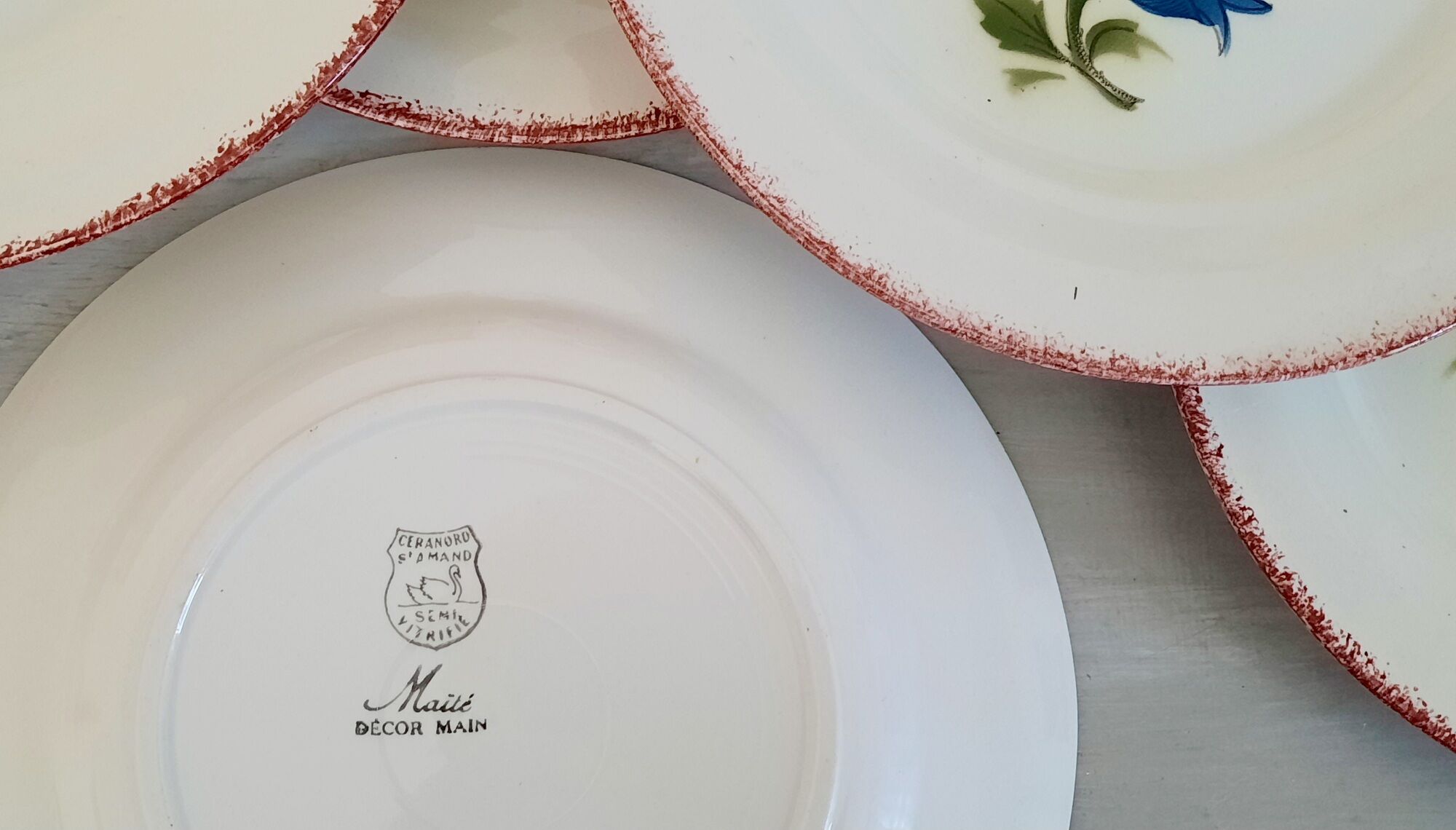 Flat faience plates from Saint-Amand Ceranord vintage maïté model