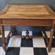 Ancienne table à écrire d'appoint bureau en bois massif 