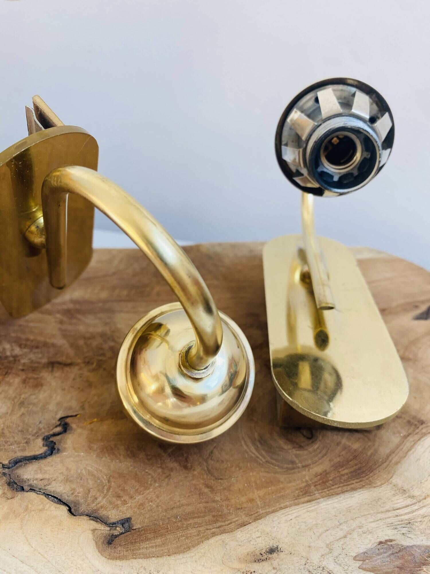 Pair of wall lights in brass and moulded bubble glass, style Helena Tynell.