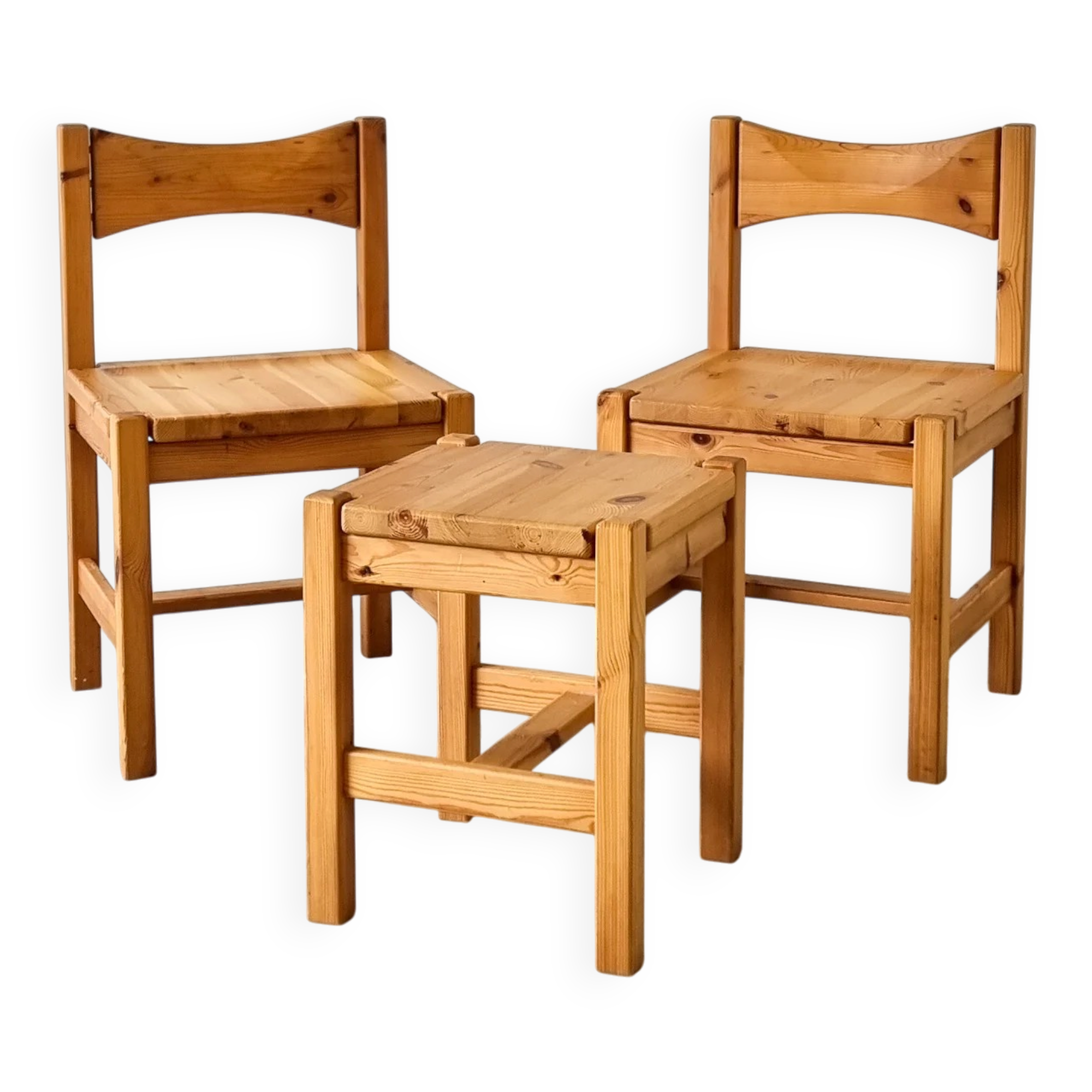 Dining chairs and Hongisto stool in pine wood by Ilmari Tapiovaara