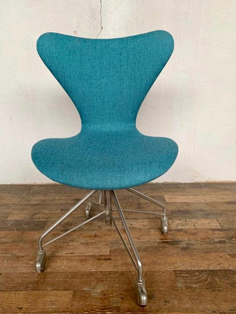 Swivel chair Arne Jacobsen 3117 Publisher Fritz Hansen Denmark year 1960