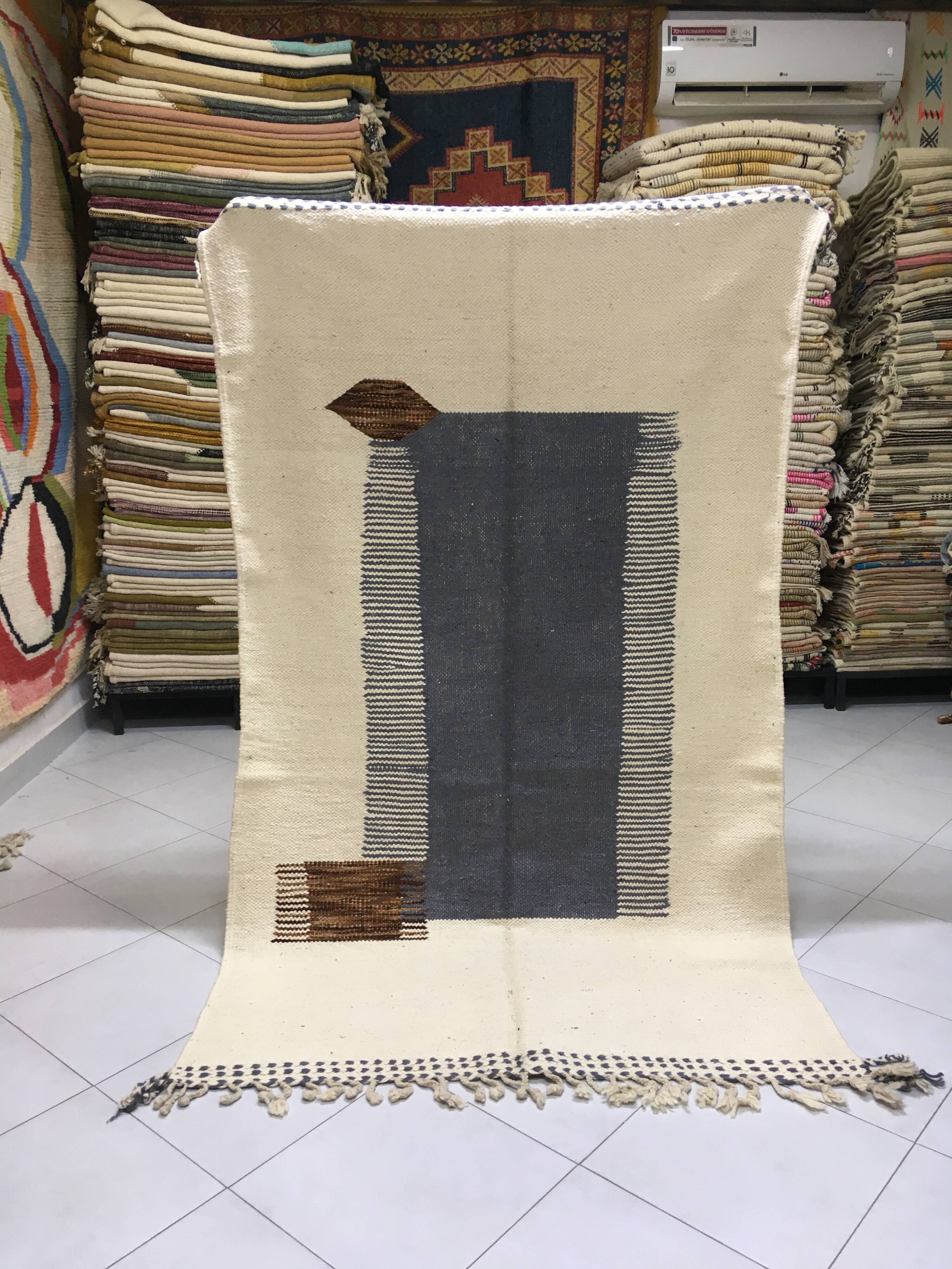 Berber Boujaad Kilim Rug 2m42 x 1m42