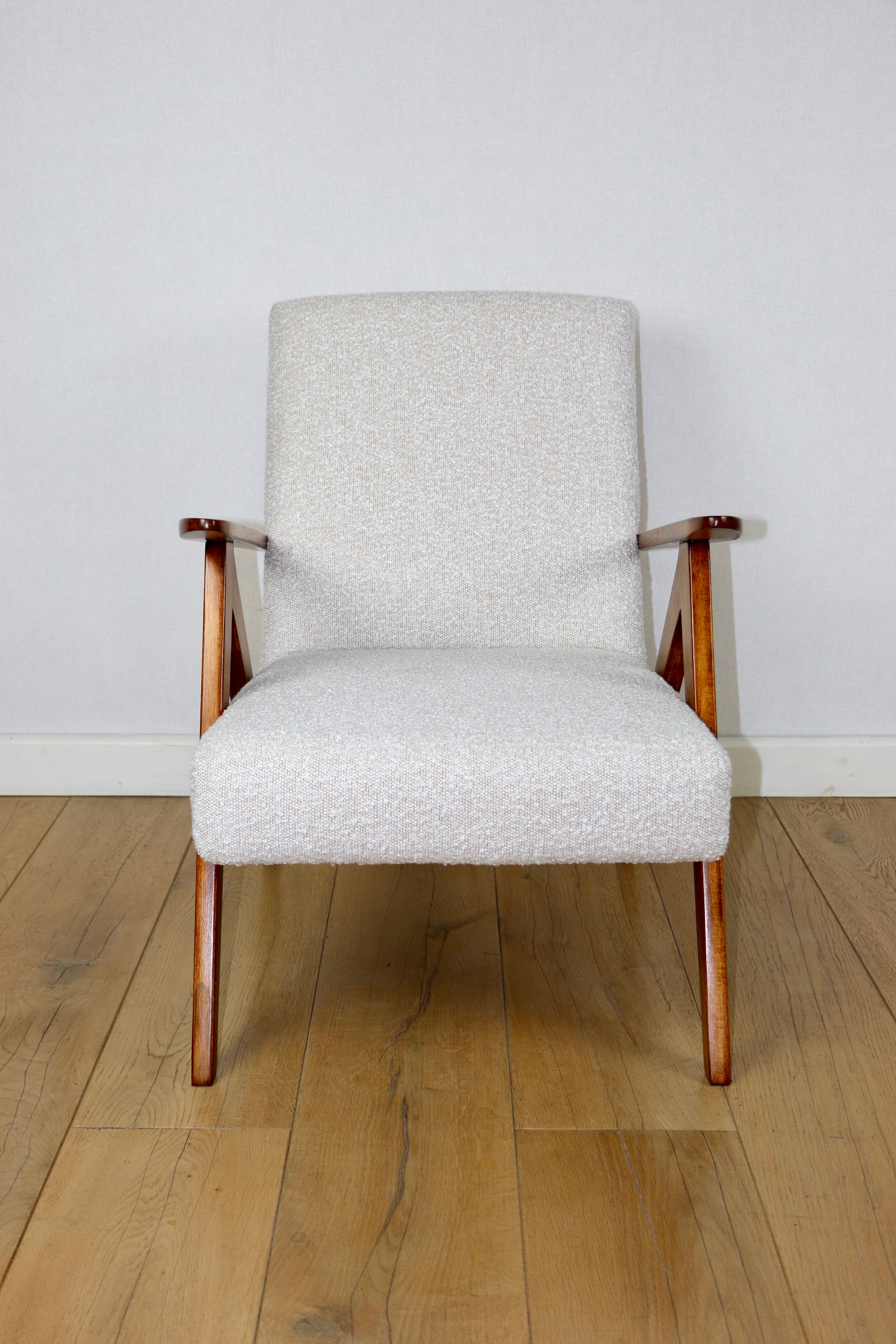 Vintage armchair B-310 VAR white structural boucle 1970s - beech-coloured wood