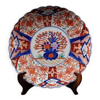 Plat Japonais en porcelaine Imari à décor rayonnant et bords chantournés