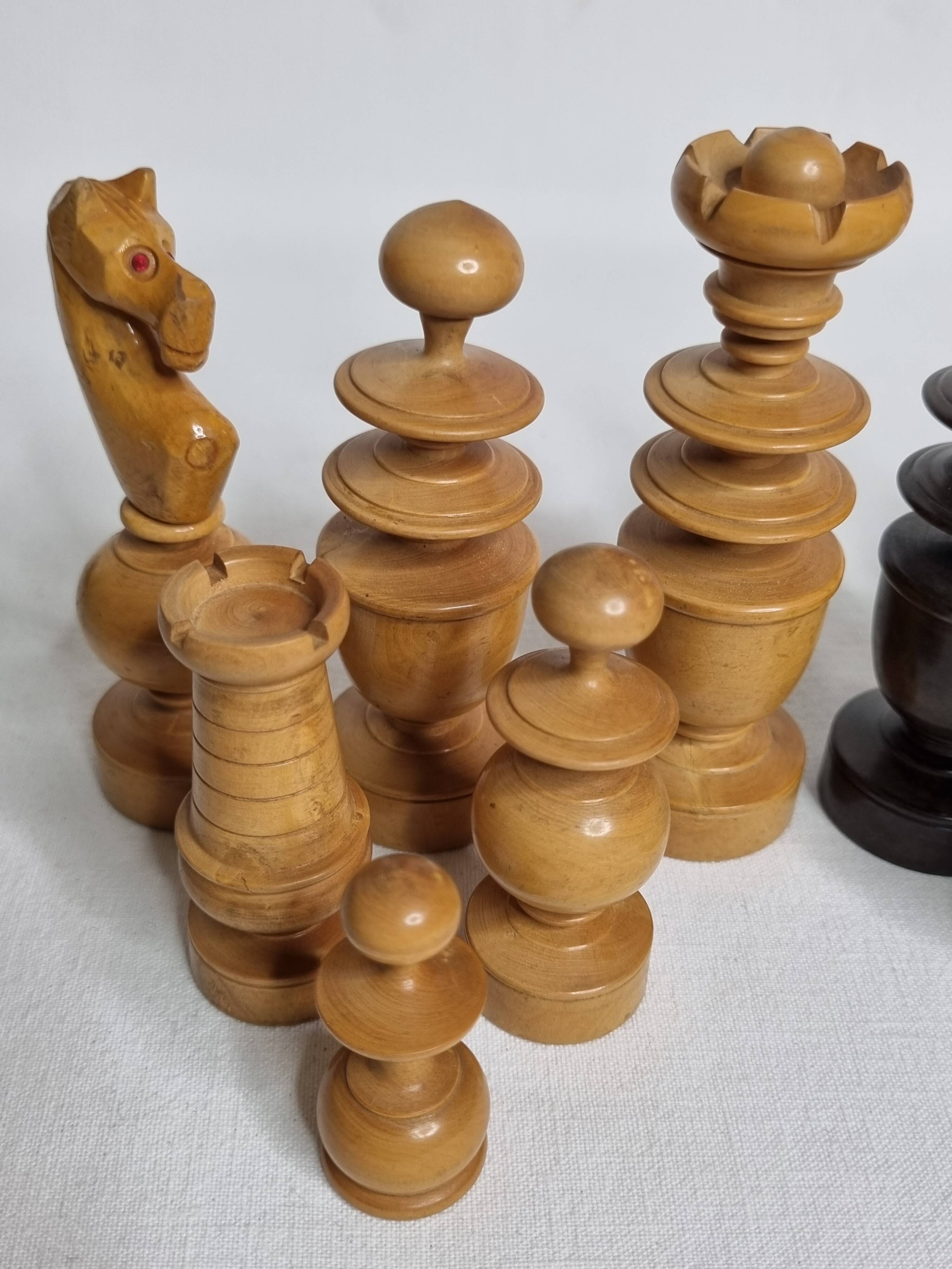 Antique boxwood chess set, Regency style, late 19th - early 20th century, complete, 10.5 cm