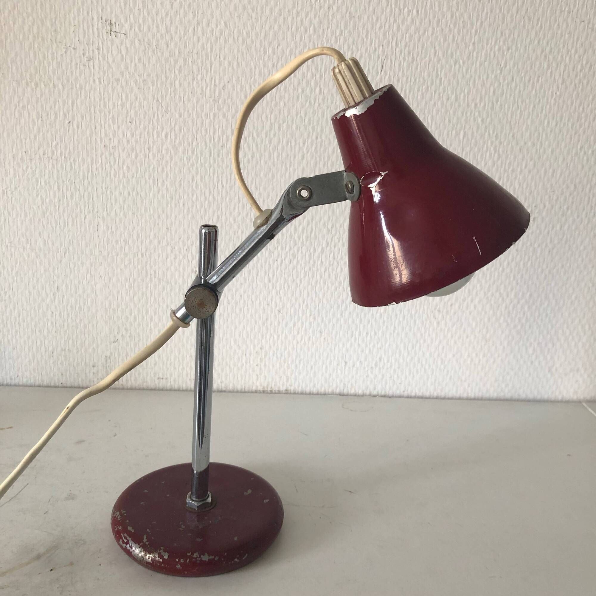 Vintage 1960 children's desk lamp, burgundy bedside table - 26 cm