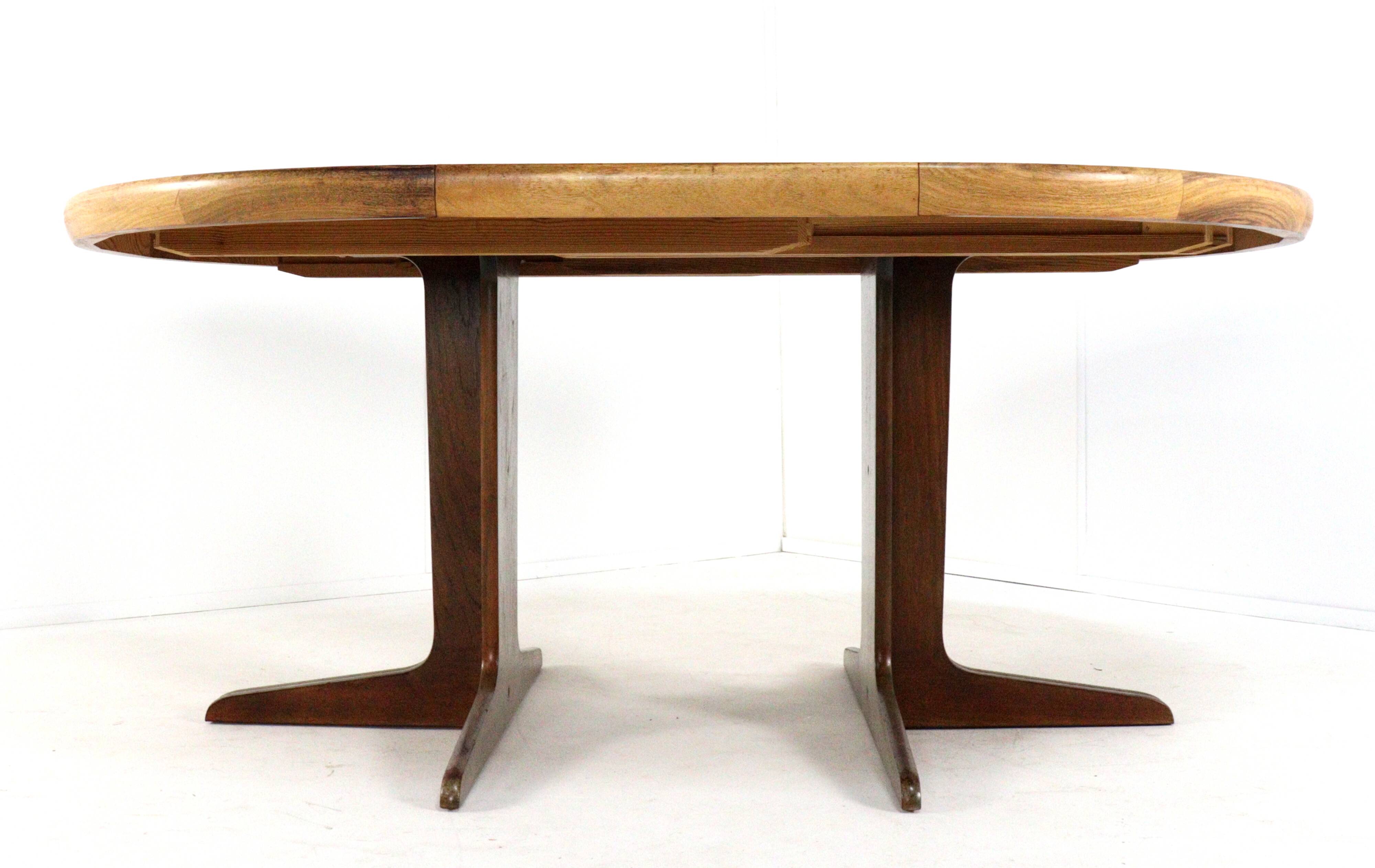 'Timring' Danish extendable round rosewood dining table