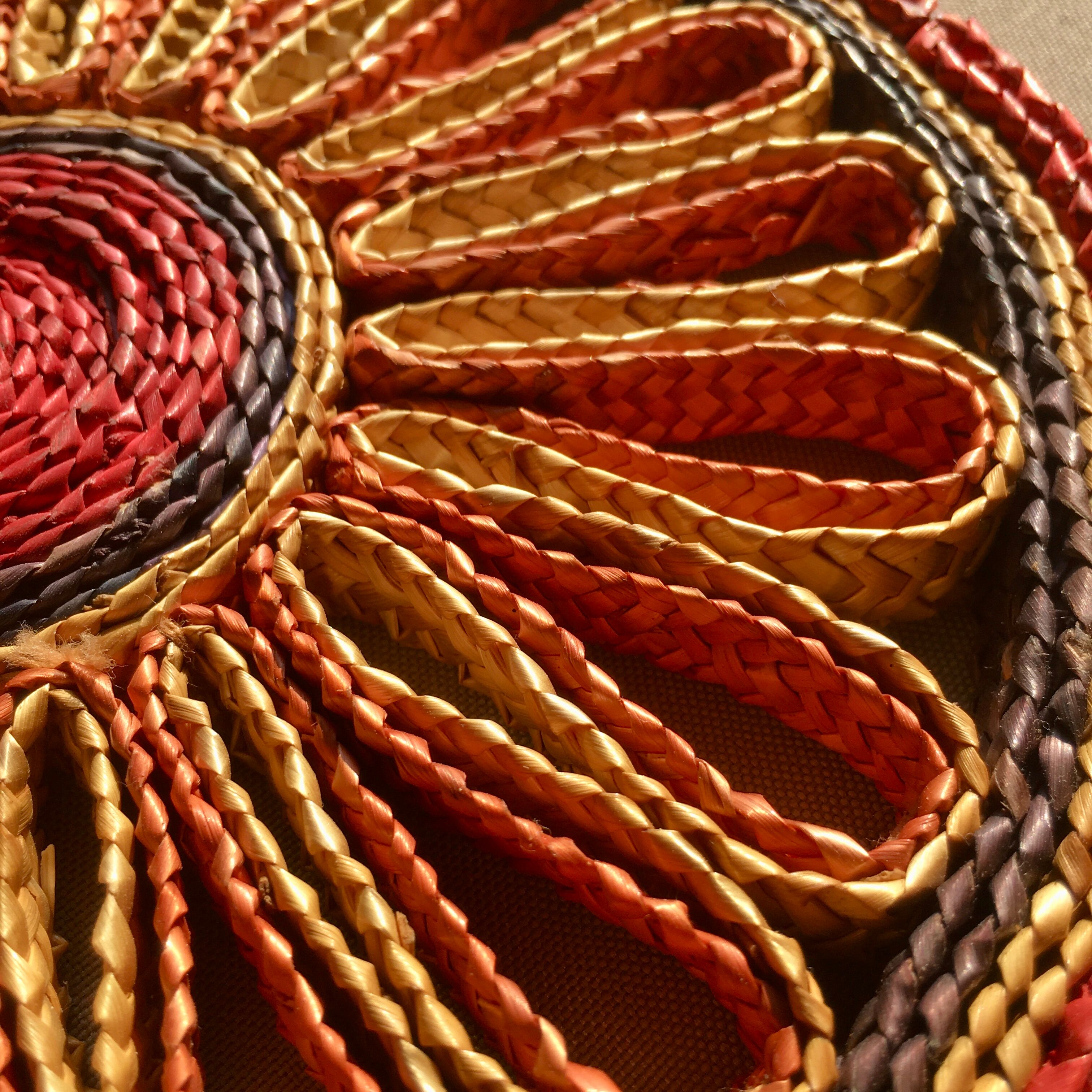 Round braided table mat