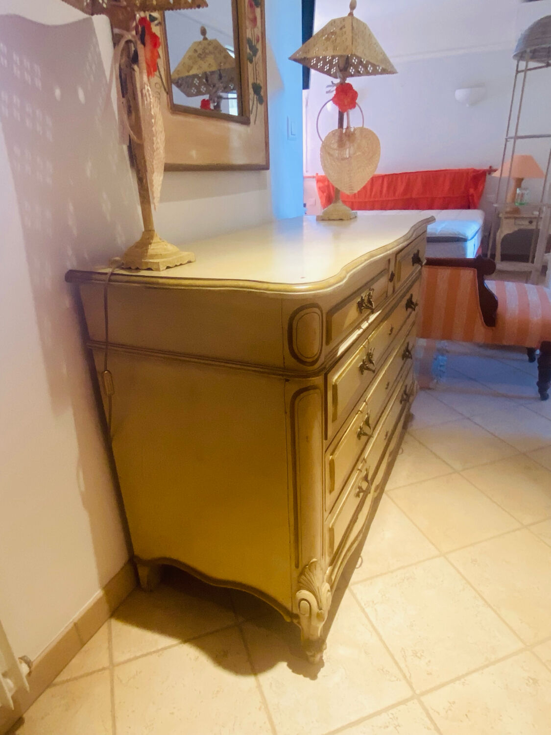 Antique chest of drawers