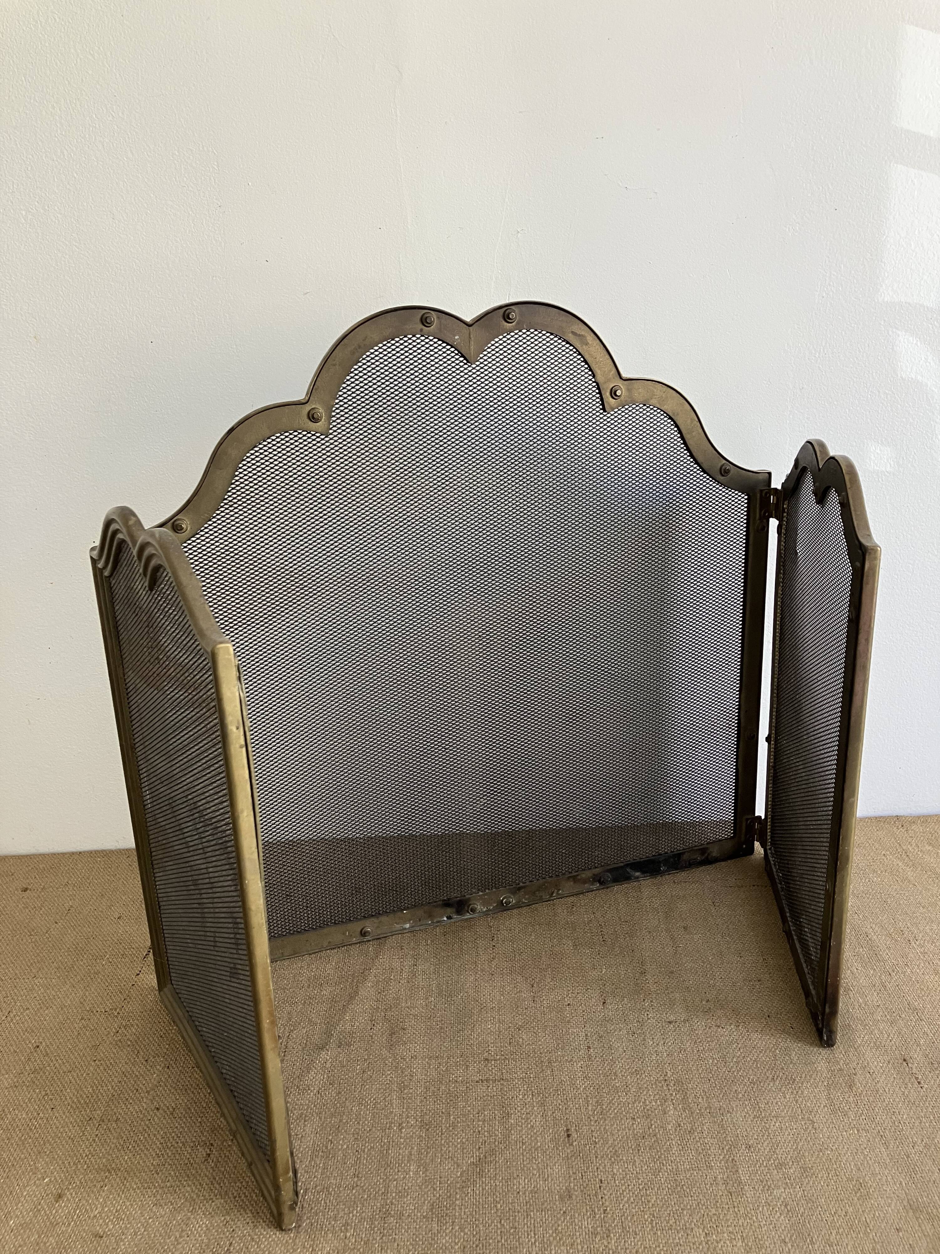Three-leaf fire screen, fireplace accessory