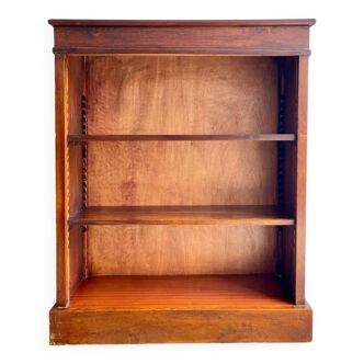 Bibliothèque ouverte en bois vintage avec étagères