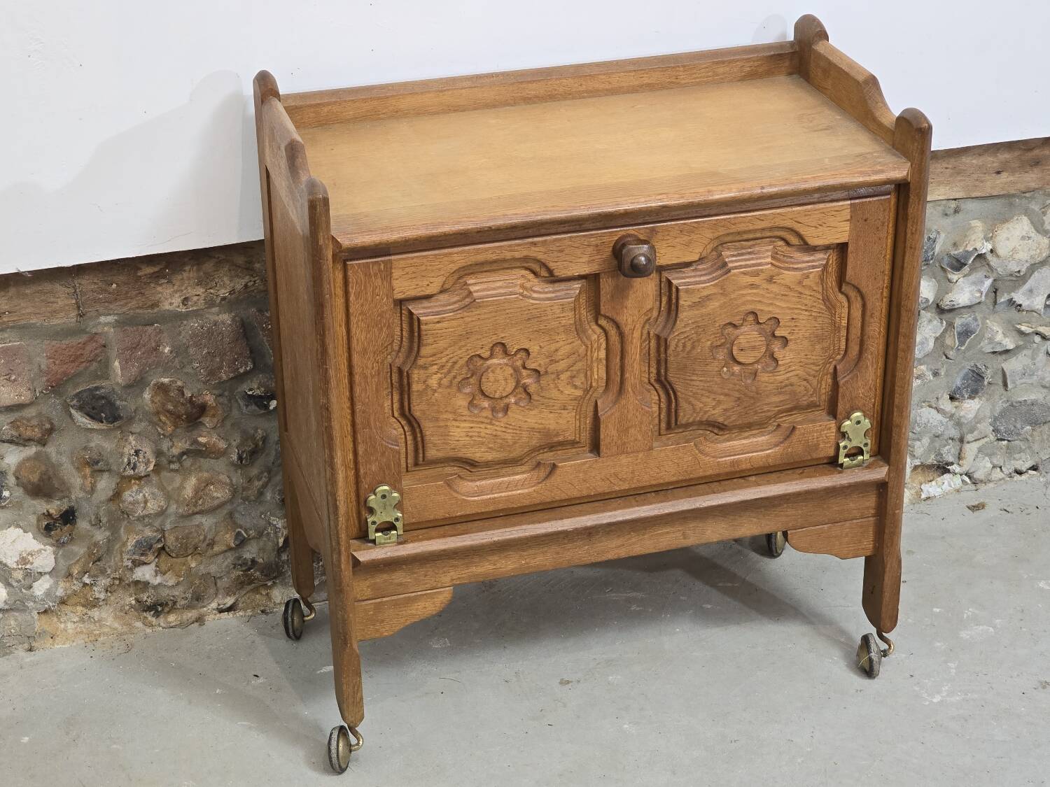 Small sideboard on wheels Guillerme and Chambron