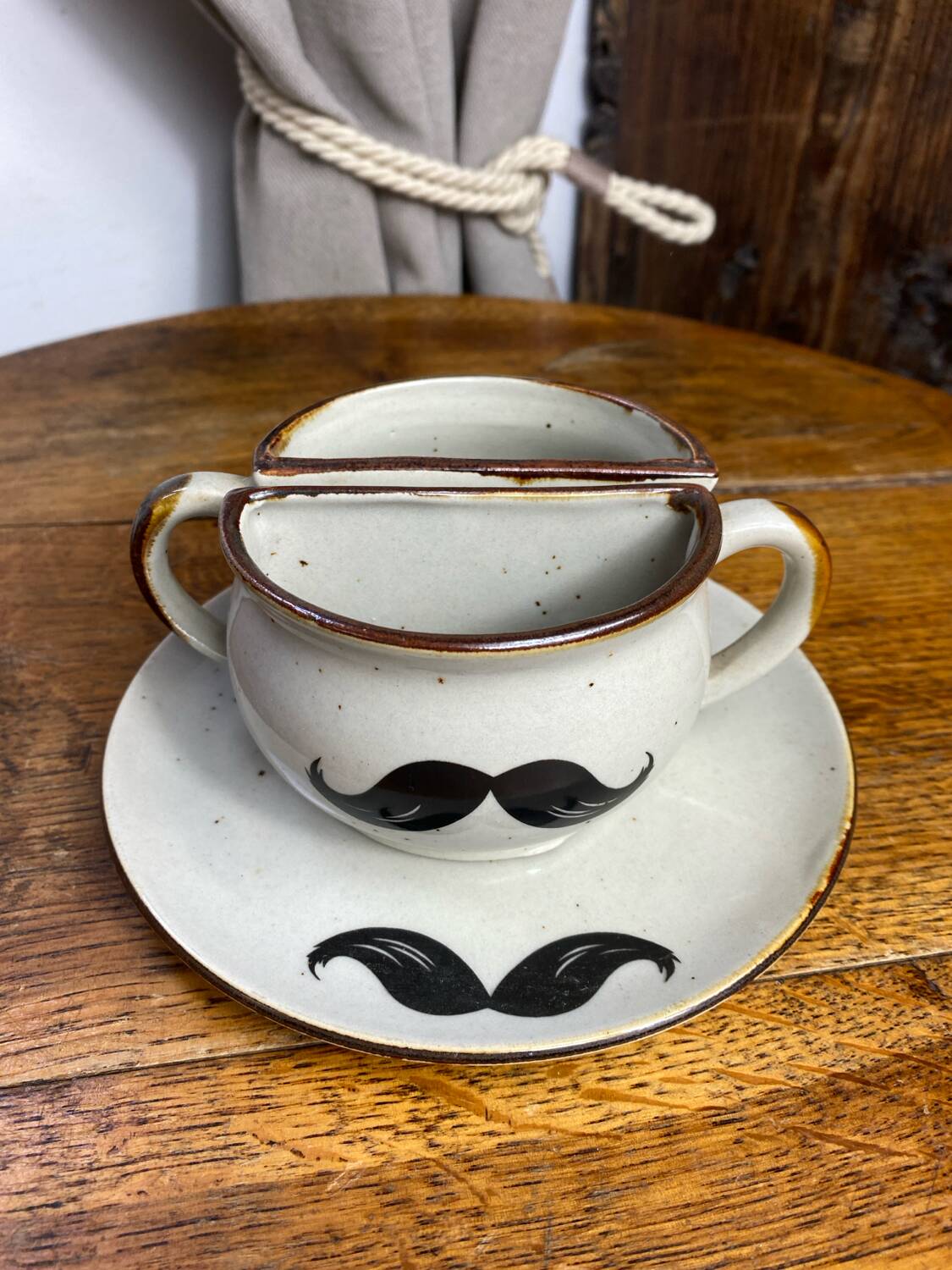 Duo mugs in stoneware