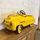 Voiture à pedale pour enfant vintage
