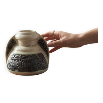 Earthenware ear vase with crackled glaze, Art Deco - Black roses