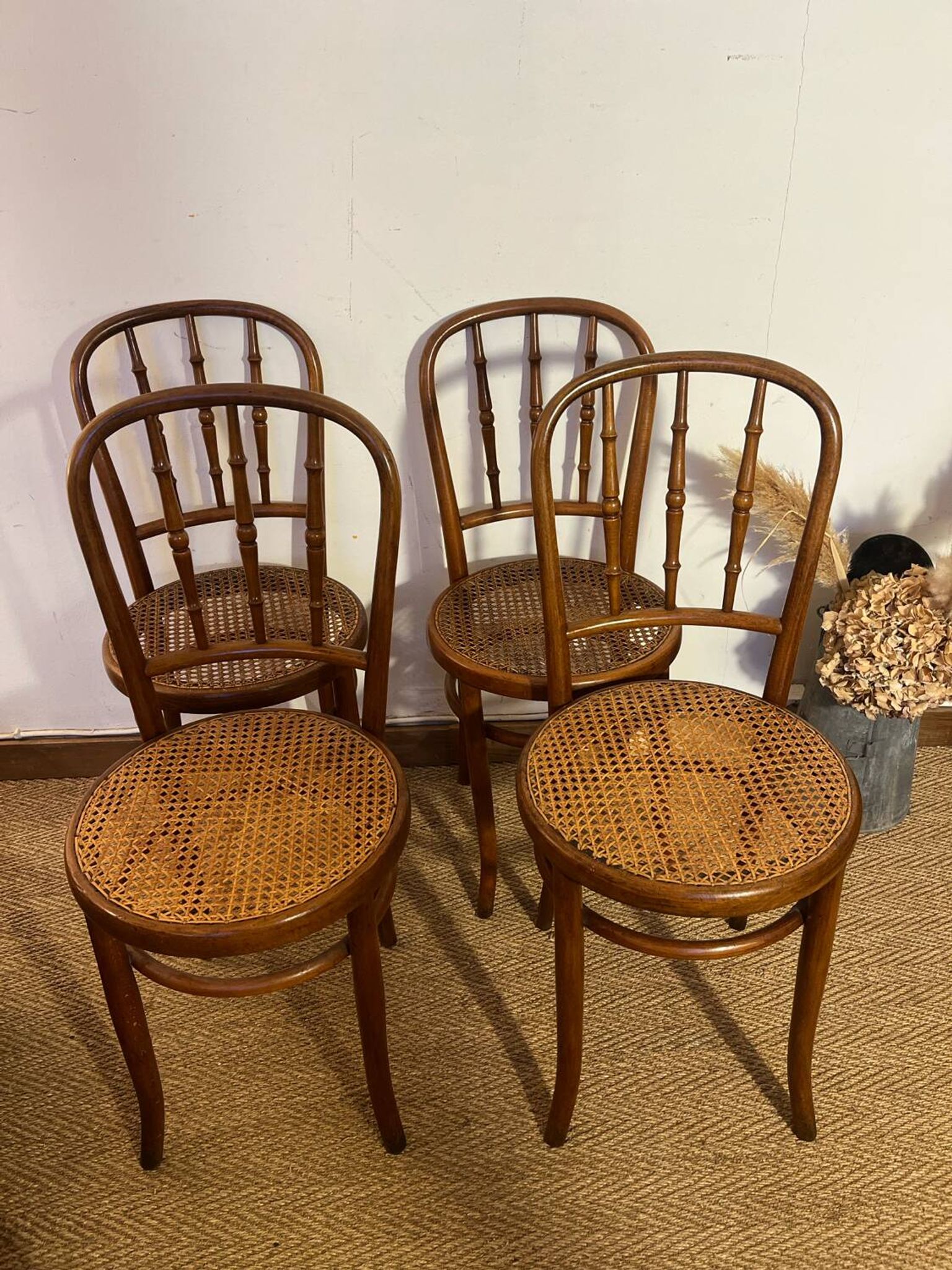 Set of 4 vintage Fischel bistro chairs in curved wood and cane
