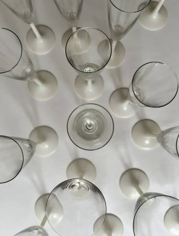 Service 9 coupes a champagne en verre et verre dépoli opaline, France 1970