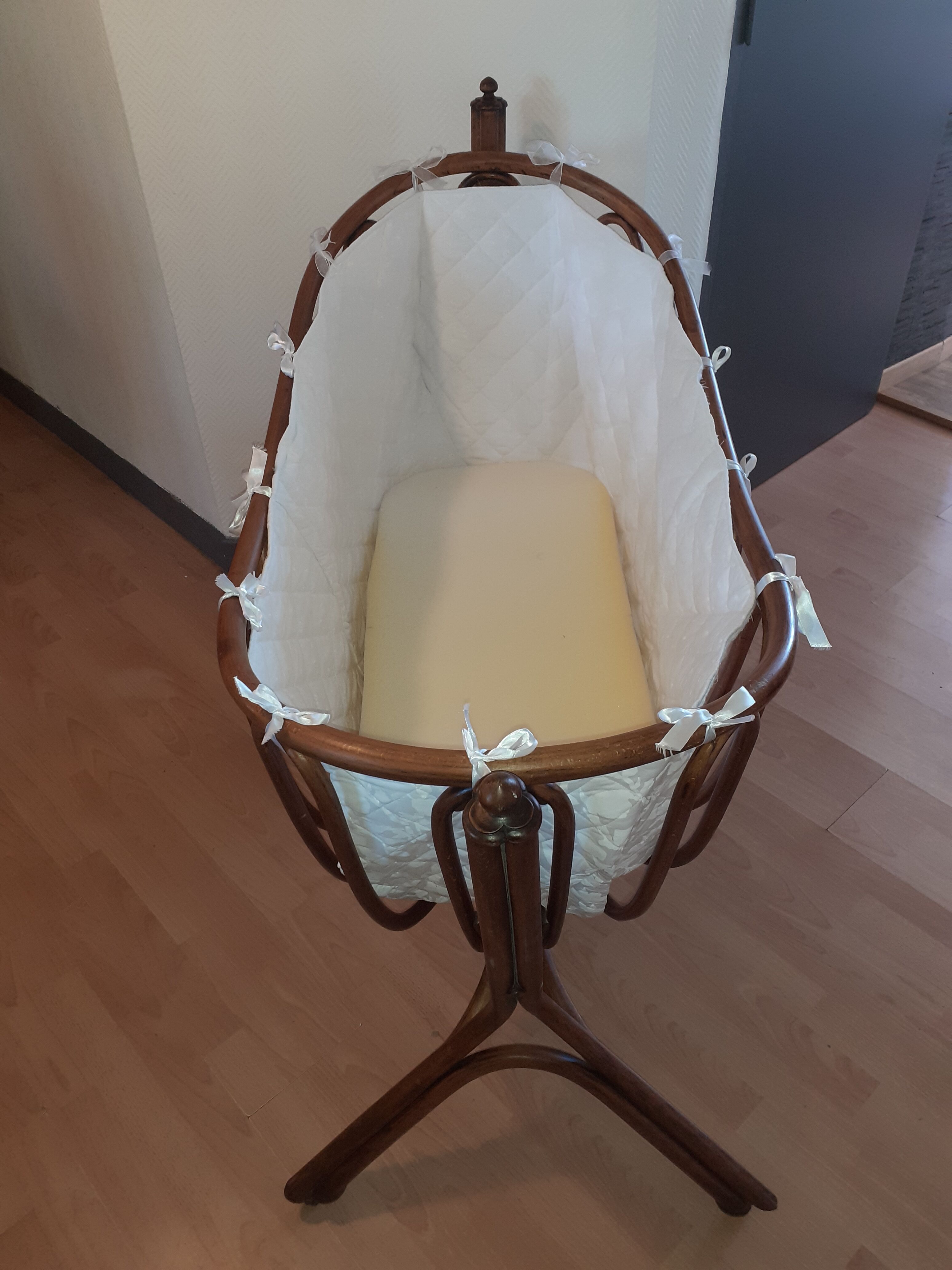 Thonet cradle