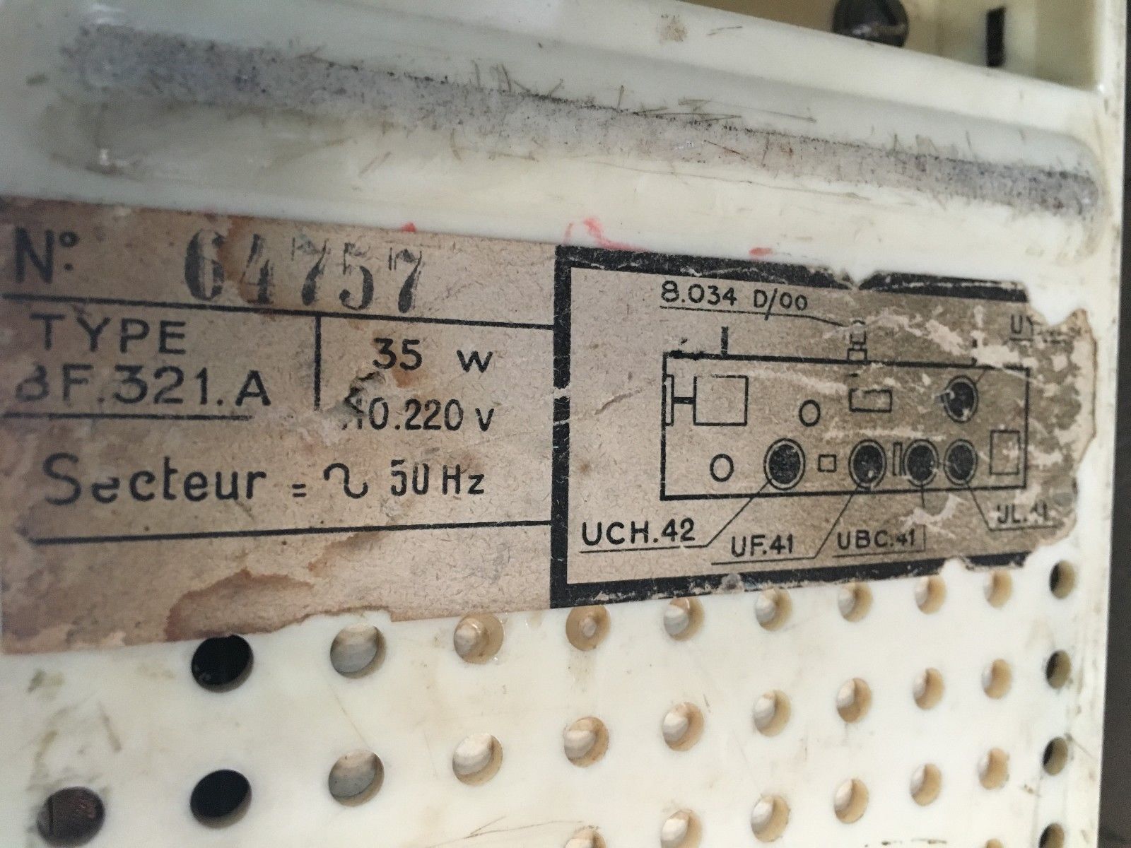 Old radio from the early 1900s post