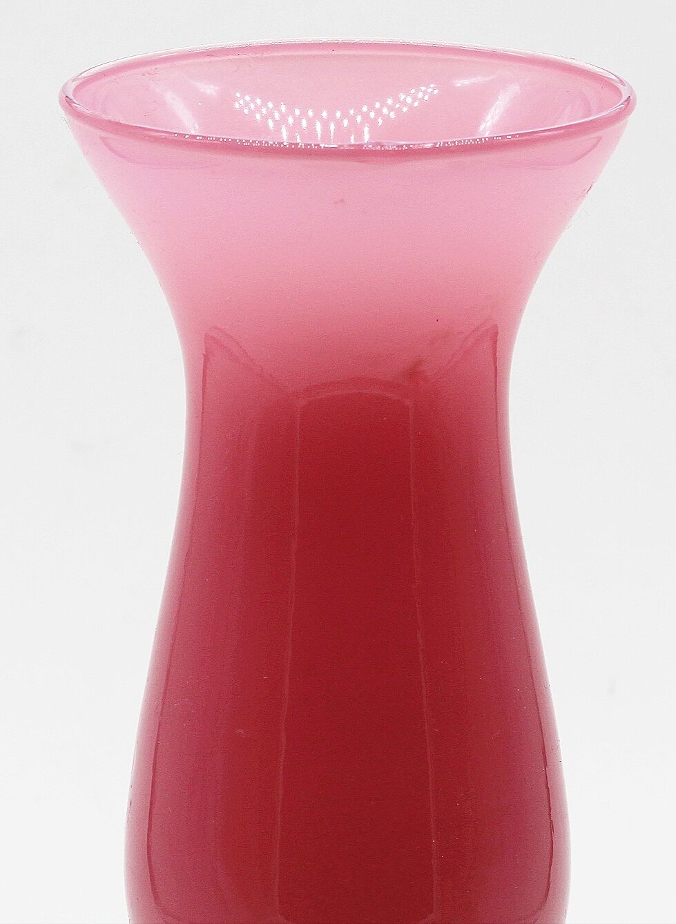 Vase en opaline rose