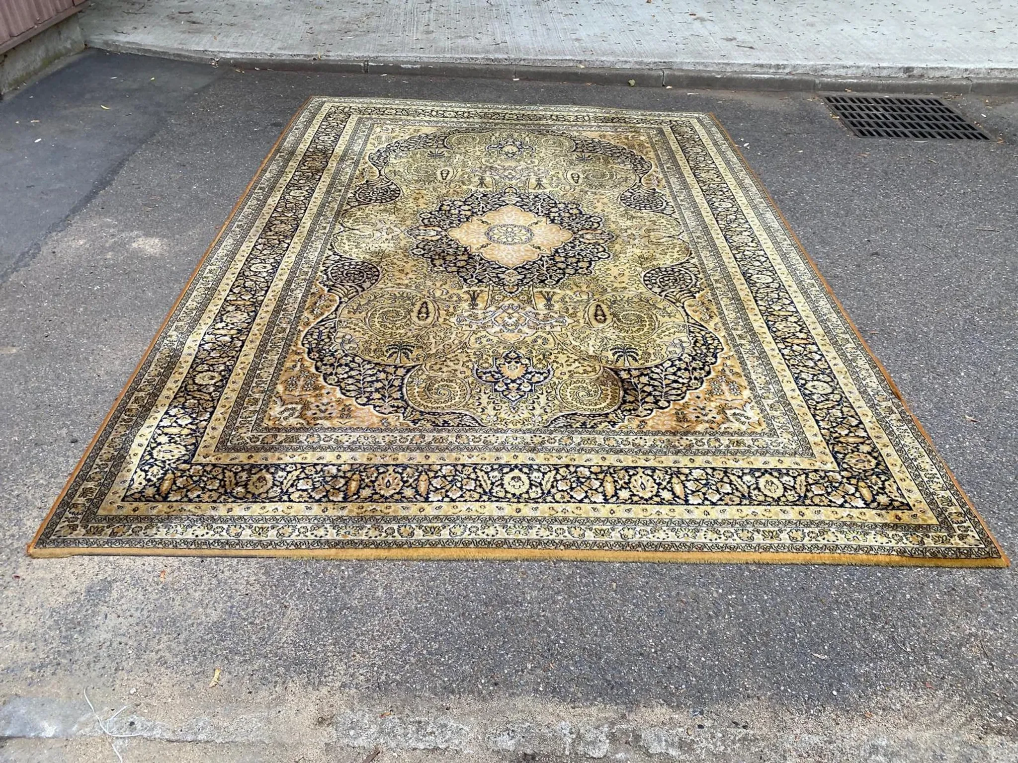 Large Persian wool rug 250x350 cm in gold and navy blue.