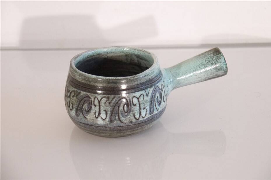 Ceramic pocket emptier by Jean de Lespinasse