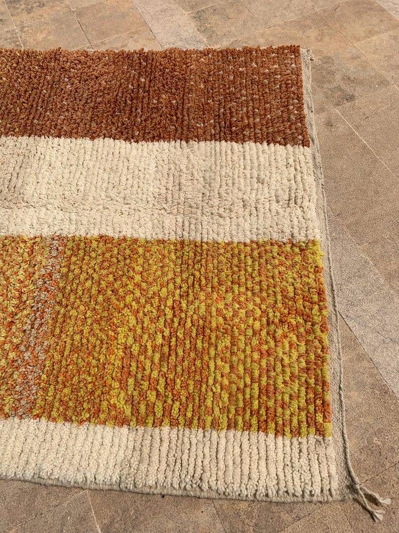 Traditional handwoven Berber rug, size 150 x 250 cm