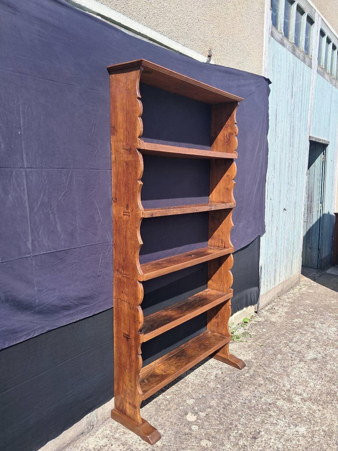 Lorraine sideboard on foot