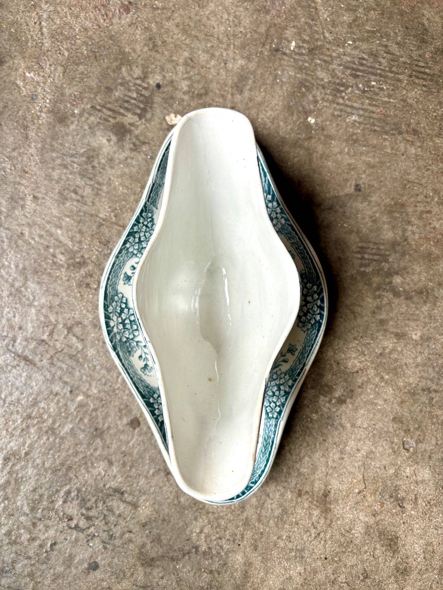 Blue and white iron earth gravy boat