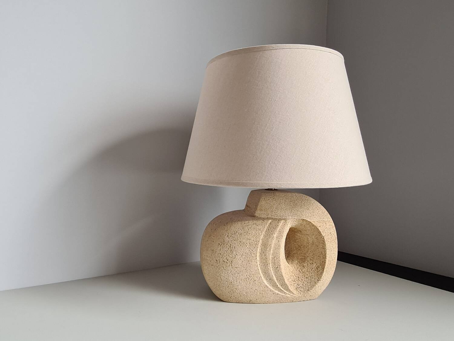 Albert Tormos style sculpture lamp in white stone / 60s / art / artisanal work / Mid-Century / France / 20th century