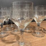 Suite de 12 verres à pieds en verre taillé milieu XXe