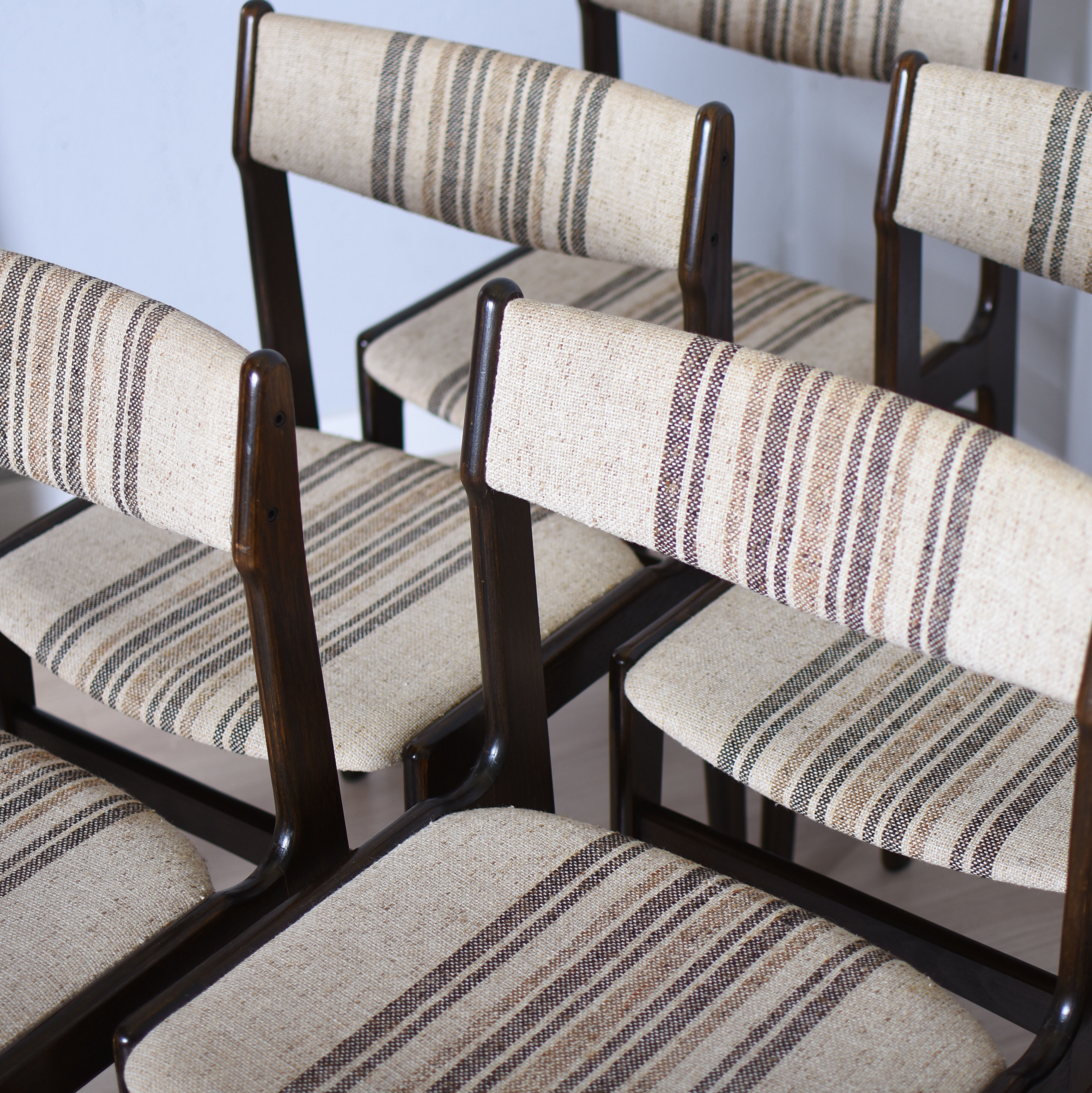 Komplet sześciu krzeseł proj. E Buch, Dania, 60s