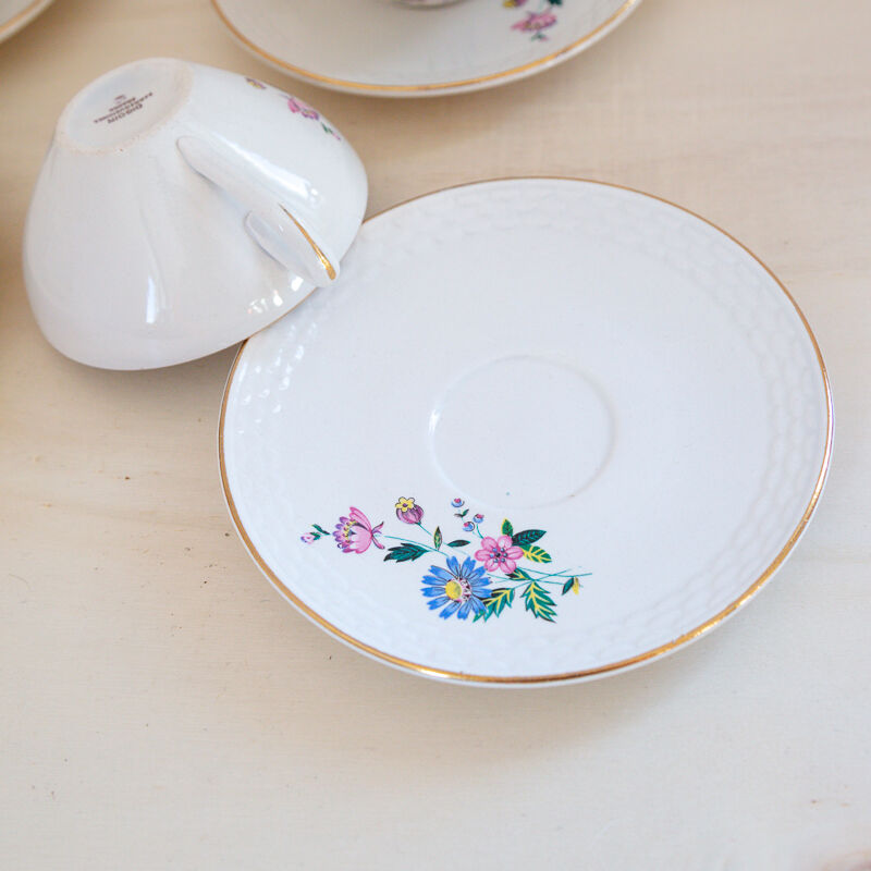 6 coffee cups and saucers Digoin flower patterns