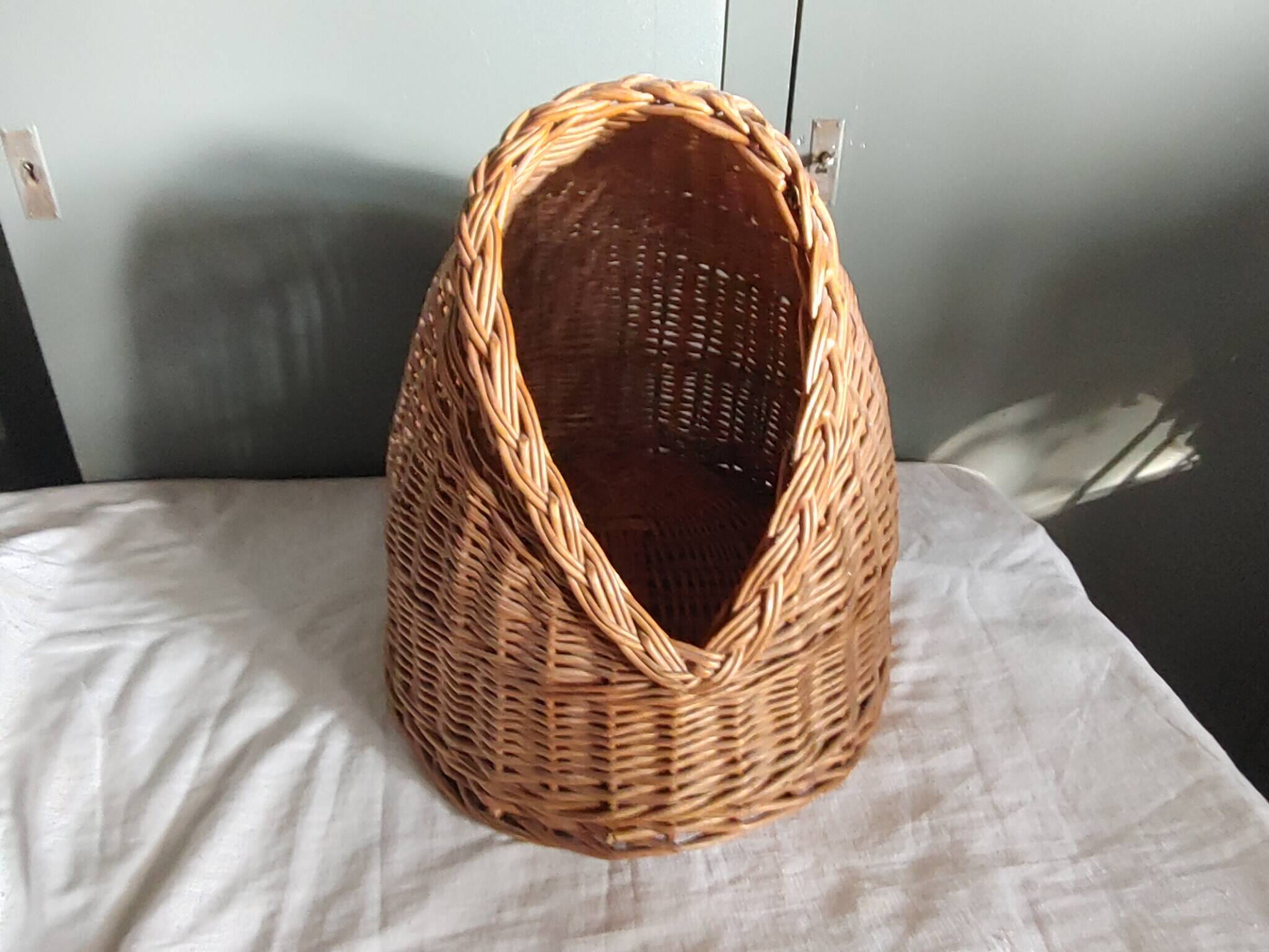 Vintage -Small rattan cat basket
