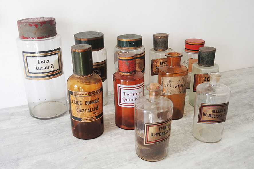 Old pharmacy pot, apothecary bottle, flores aurantii
