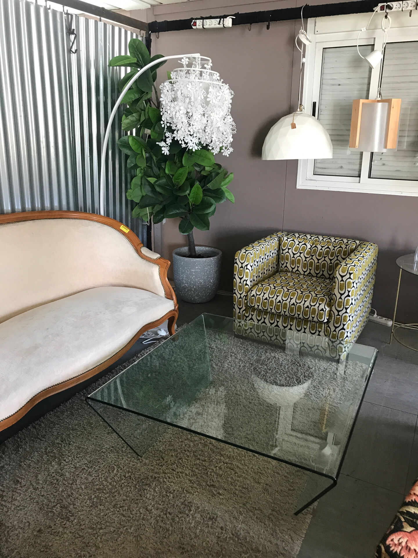 Sleek glass coffee table design