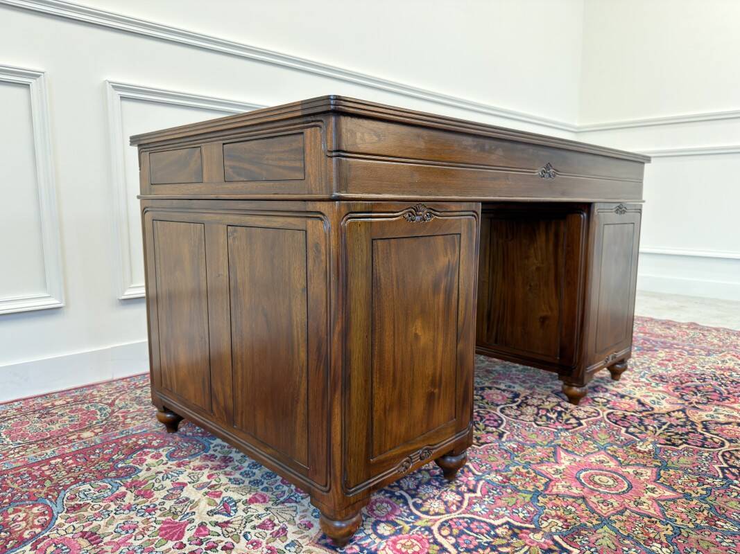 Classic English Desk with Black Inlay