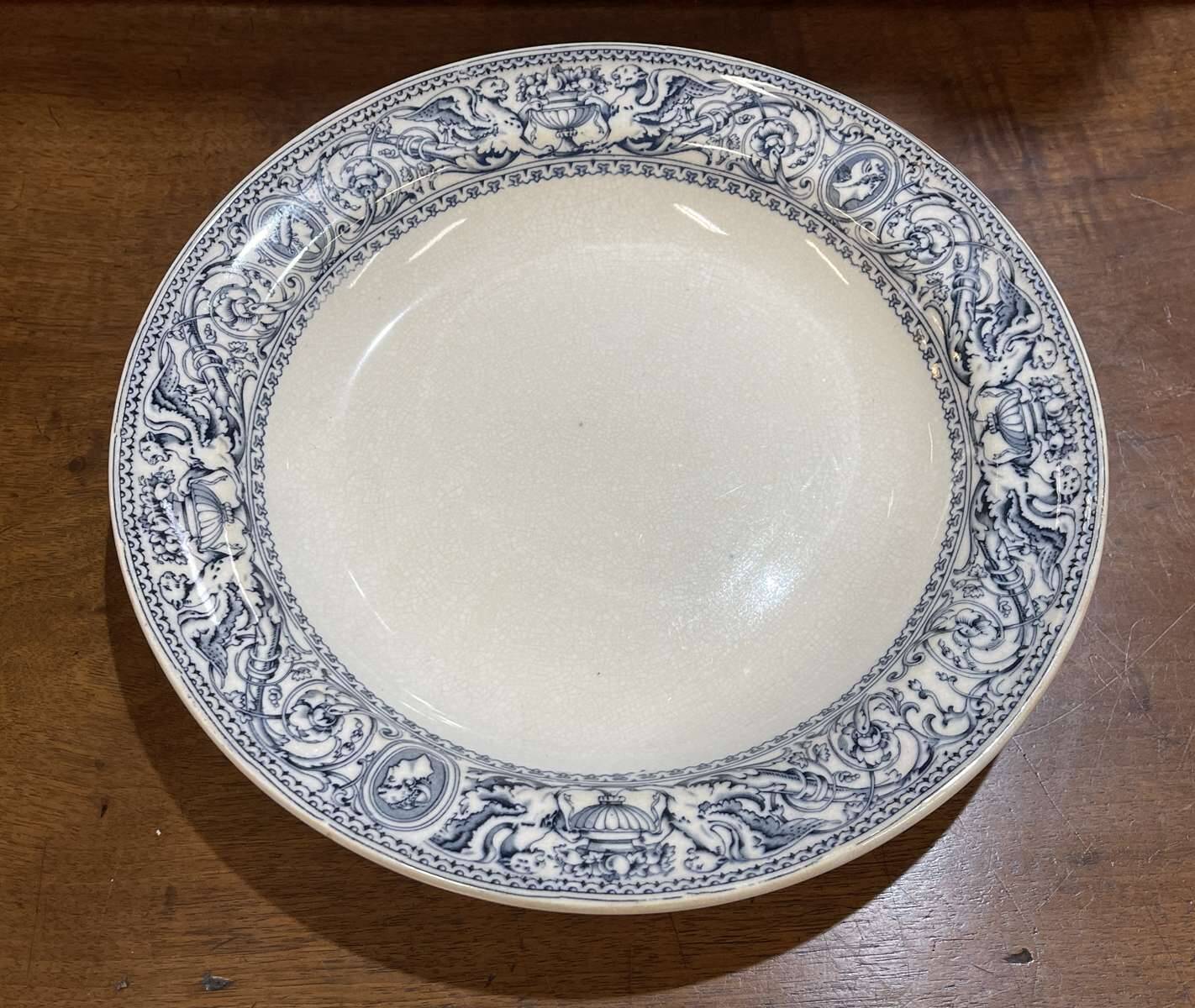 Plat rond creux en porcelaine anglaise Minton, modèle Florentine
