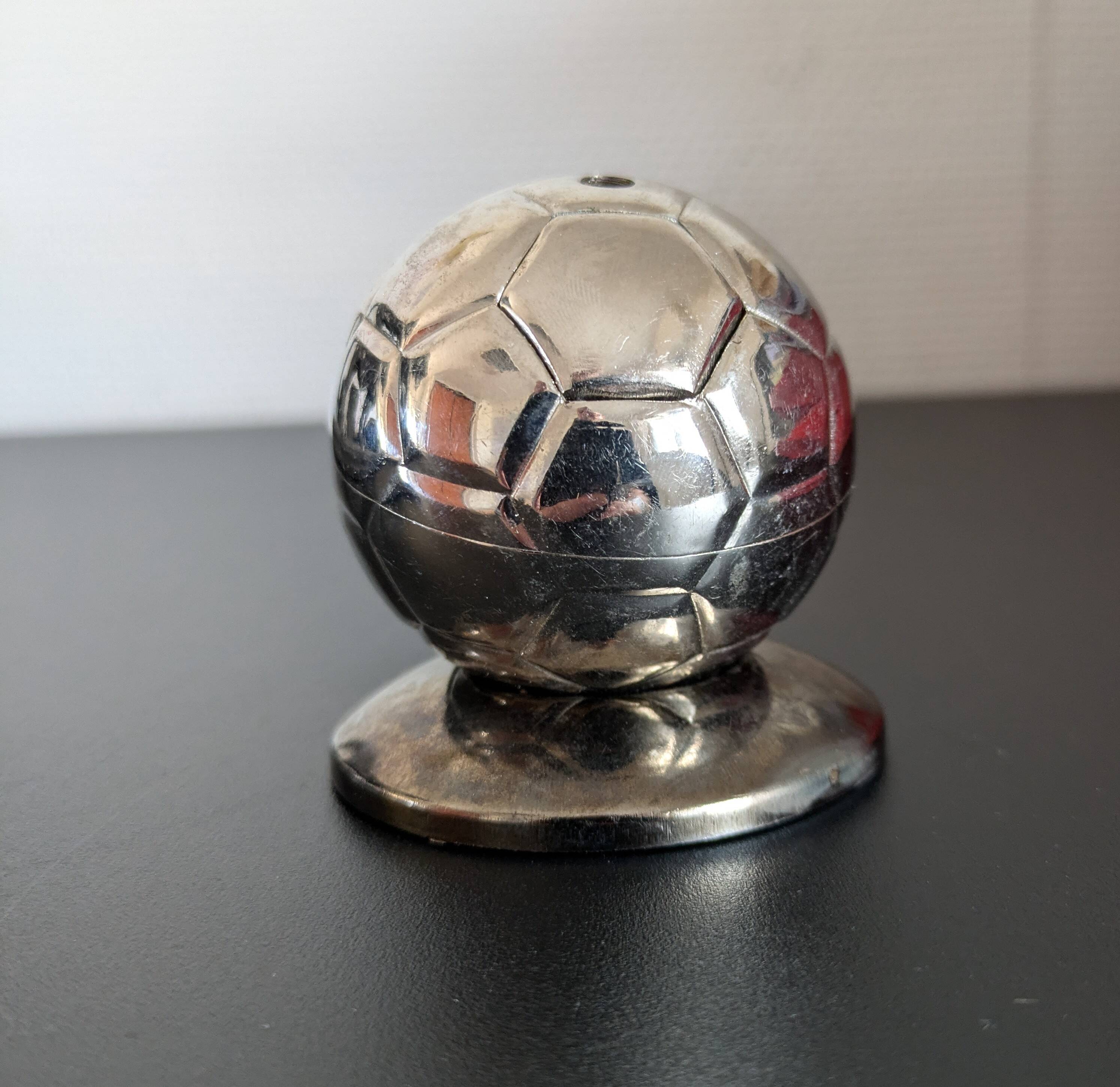 Briquet ballon de foot années 70