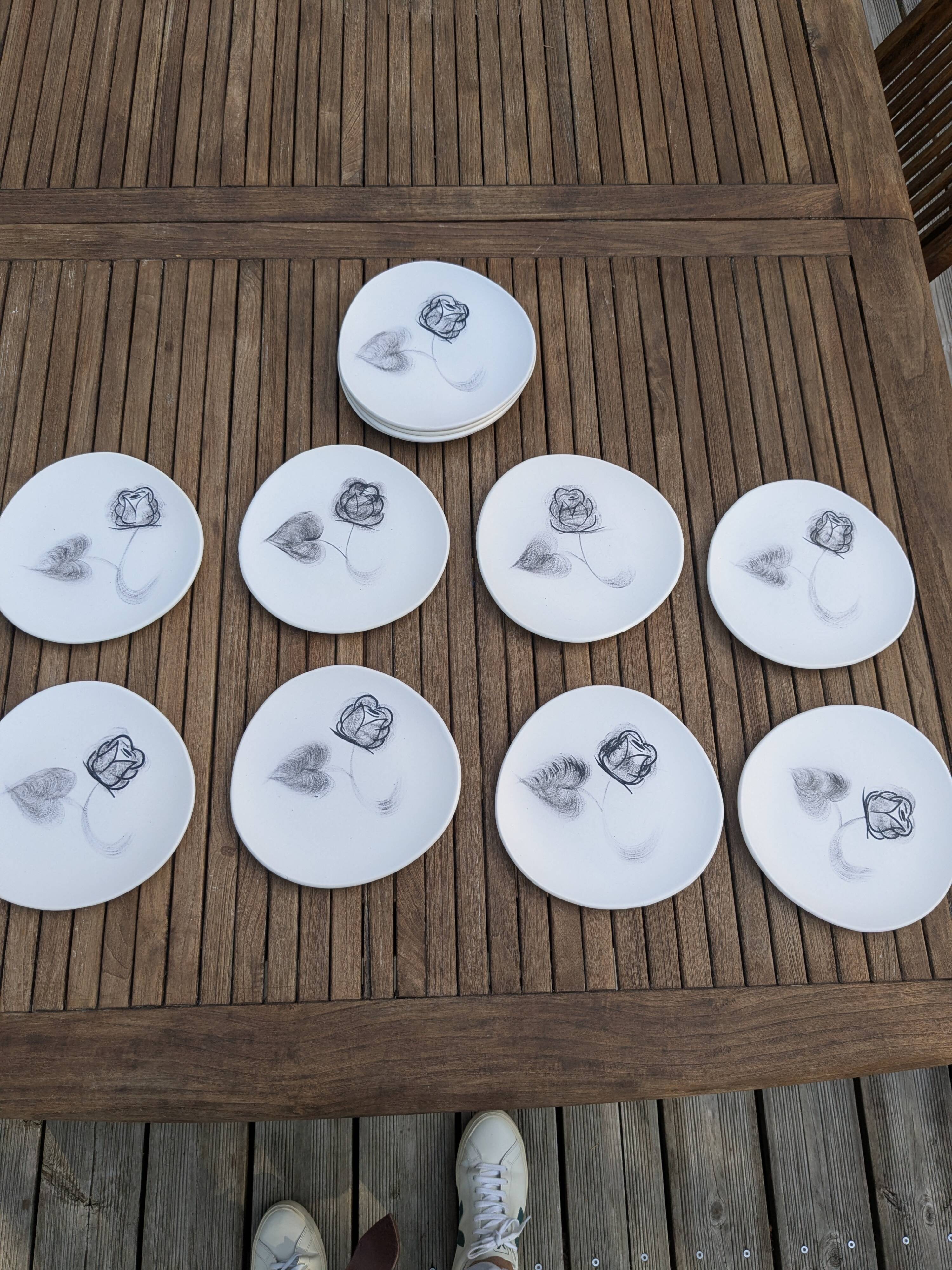 12 assiettes à dessert Niderviller modèle "Rose noire"